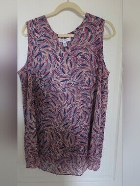 Cristina B Printed V-Neck Sleeveless Camisole in Pink and Navy Swirl.